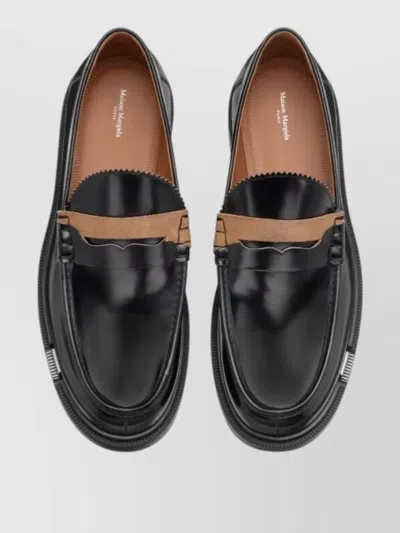 Maison Margiela Sophisticated Loafers For Men In Black