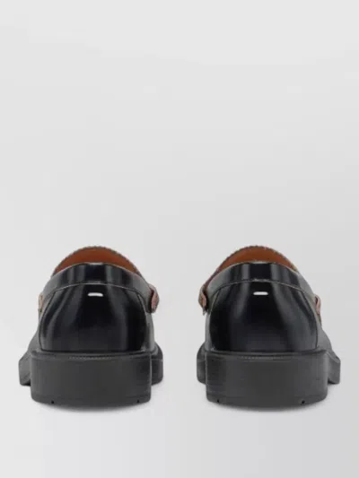 Maison Margiela Sophisticated Loafers For Men In Black
