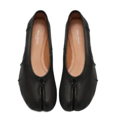 Maison Margiela Split-toe Minimalist Flat Shoes With Bow Accent In Black
