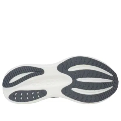 Saucony Triumph 23 Wide Black White Aw25 Sneakers