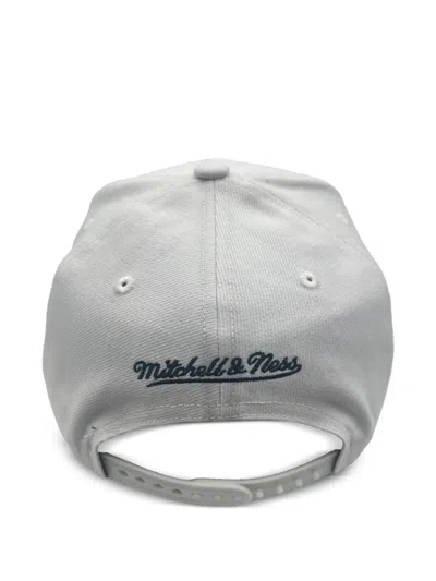 Mitchell & Ness Mlb Aftershock Snapback Cap In White