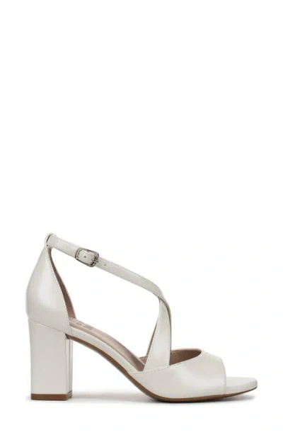 Naturalizer Hollis Sandal In Multi