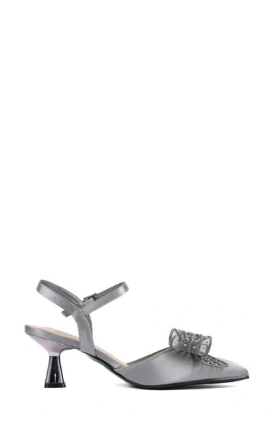 Lady Couture Leslie Pointed Toe Pump In Gray