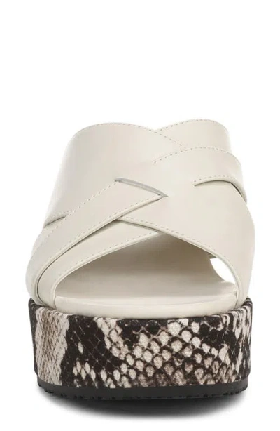 Vionic Dawn Wedge Sandal In White