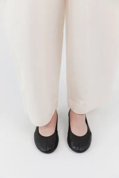 St Agni Low Scoop Ballet Flat In Black