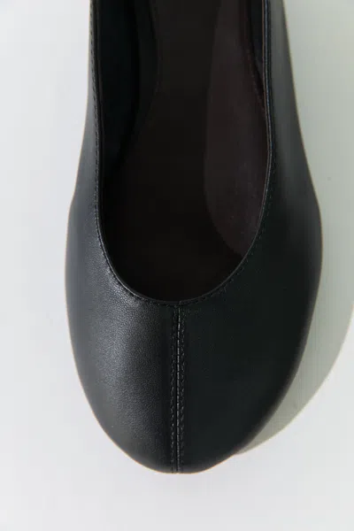 St Agni Low Scoop Ballet Flat In Black