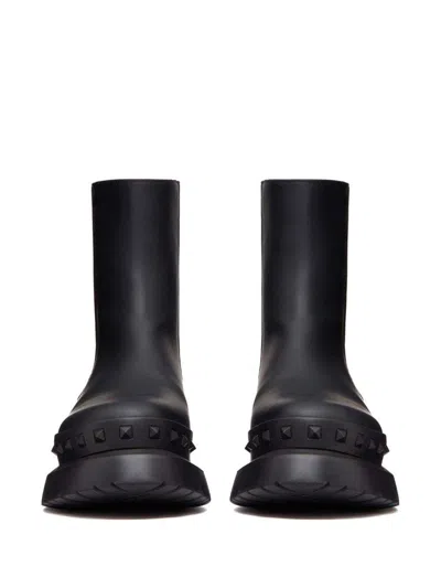 Valentino Garavani  Beatle Rockstud 55 Leather Chelsea Boots In Black