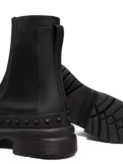 Valentino Garavani  Beatle Rockstud 55 Leather Chelsea Boots In Black
