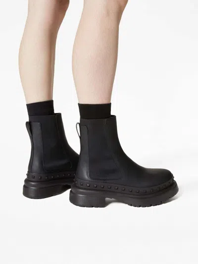Valentino Garavani  Beatle Rockstud 55 Leather Chelsea Boots In Black