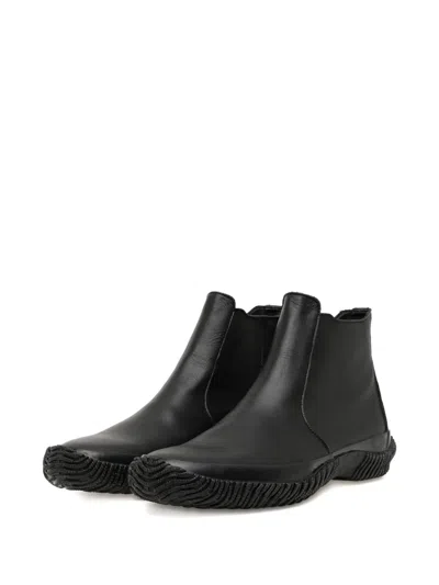 Comme Des Garçons Pull Tab Boots In Black