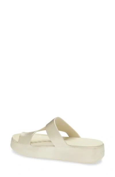 Crocs Getaway Toe Loop Platform Sandal In Gold