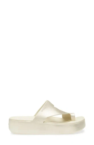 Crocs Getaway Toe Loop Platform Sandal In Gold