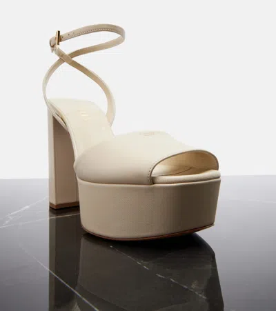 Prada Plateausandalen Aus Nappa-leder In Neutral