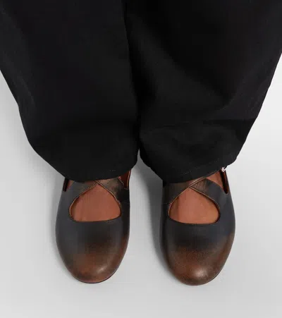 Alaïa Ld-finished Leather Criss-crossed Ballerinas In Brown