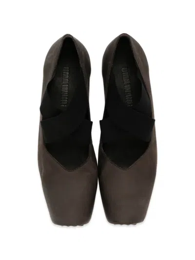 Uma Wang Elasticated-strap Heeled Pumps In Brown