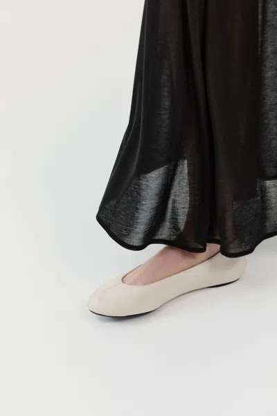 St Agni Low Scoop Ballet Flat In White