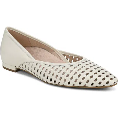 Vionic Gracia Woven Flat In White