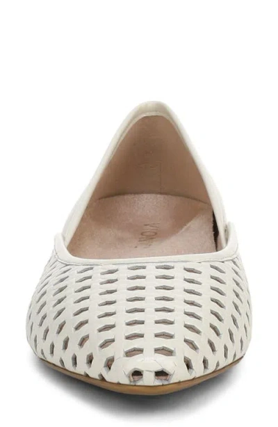 Vionic Gracia Woven Flat In White