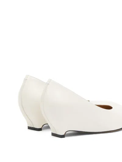 Maison Margiela Womens White H55 Pointed-toe Leather Courts Eur 40 / 7 Uk In Animal Print