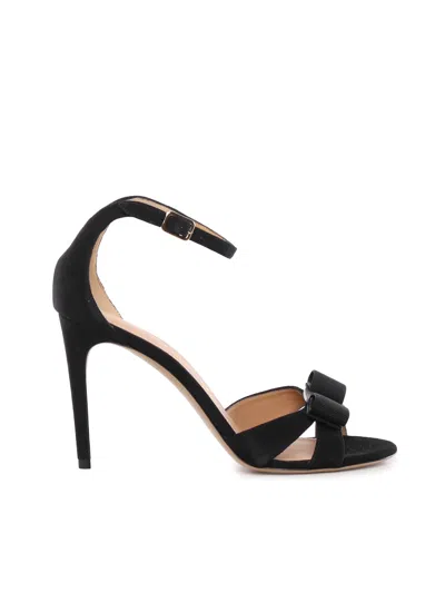 Ferragamo Roxy 90 Vara Bow Suede Sandals In Black