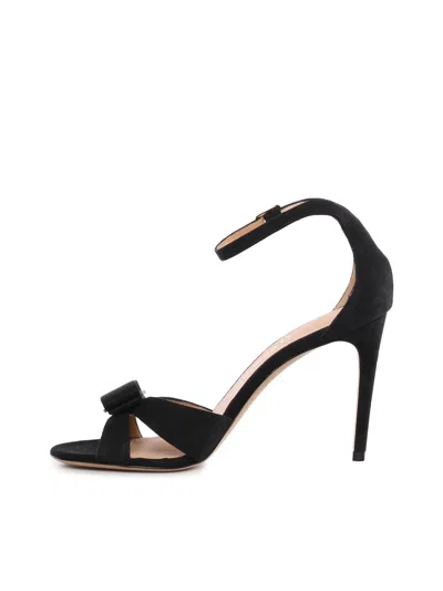 Ferragamo Roxy 90 Vara Bow Suede Sandals In Black