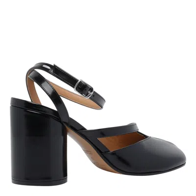 Maison Margiela Tabi Sandals In Brushed Leather In Black