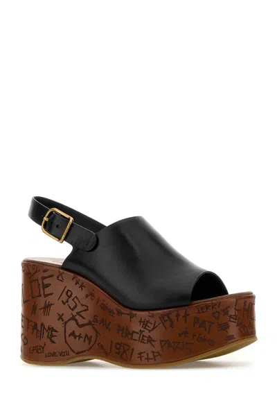 Chloé Maxime Black Wedge With Engraved Written Decorations And Logo Buckle In Leather Woman