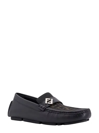 Fendi Round Toe Textured Leather Loafers In Black