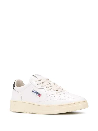 Autry Medalist Low White Sneakers With Contrasting Heel Tab In Leather Man