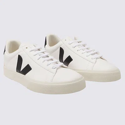 Veja Minimalist White Sneakers With Contrasting Logo In Neutral