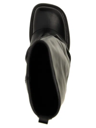 Attico Robin Black Boots With Square Toe And Logo Plaque On The Rear In Leather Woman