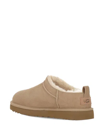 Ugg Slippers Flat Sole Pull Tab Round Toe In Brown