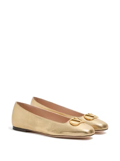 Valentino Garavani Vlogo Signature Ballerinas In Laminated Nappa Leather In Gold