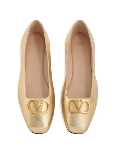 Valentino Garavani Vlogo Signature Ballerinas In Laminated Nappa Leather In Gold