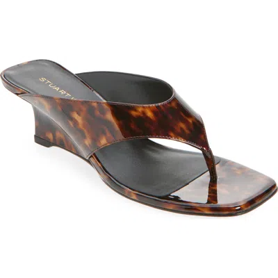 Stuart Weitzman 50mm Vinnie Printed Patent Leather Thong Sandals In Brown