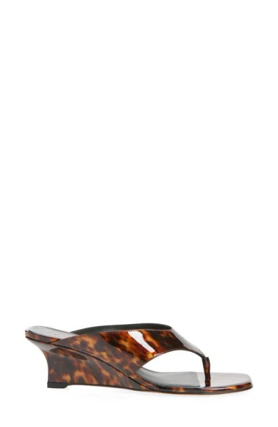 Stuart Weitzman 50mm Vinnie Printed Patent Leather Thong Sandals In Brown