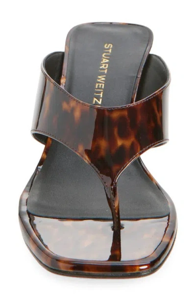 Stuart Weitzman 50mm Vinnie Printed Patent Leather Thong Sandals In Brown