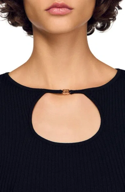 Sandro Geripptes T-shirt Mit Cut-out In Black