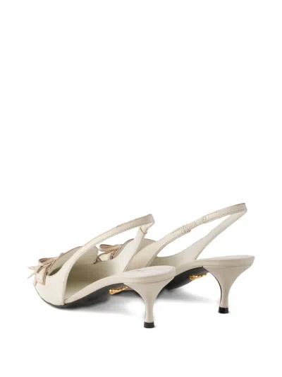 Prada Slingback-pumps Mit Fransen In Neutral