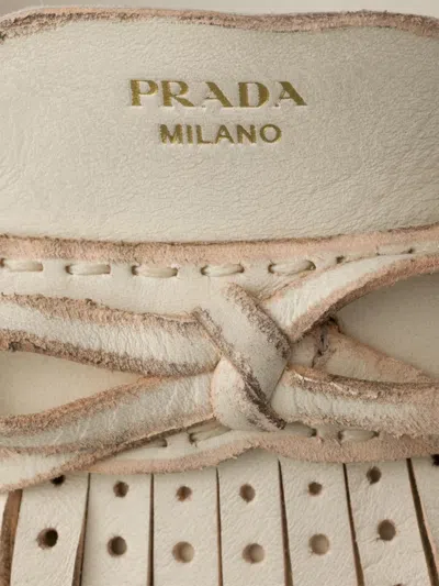 Prada Slingback-pumps Mit Fransen In Neutral