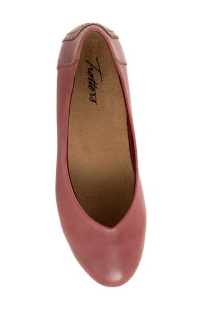 Trotters Iris Flat In Red