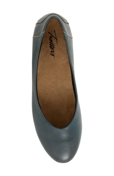 Trotters Iris Flat In Green