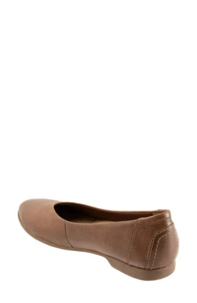 Trotters Iris Flat In Brown