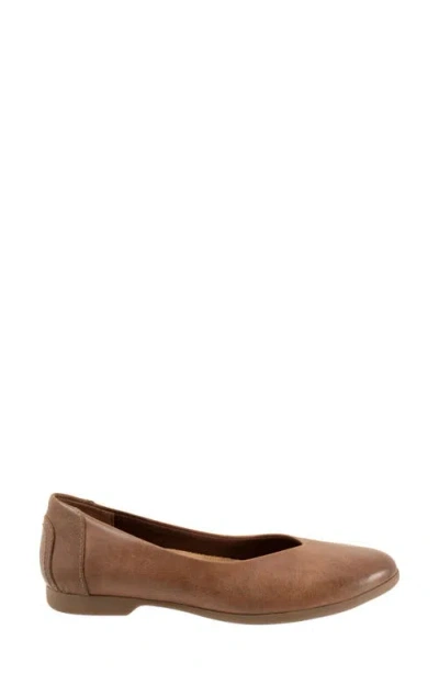 Trotters Iris Flat In Brown