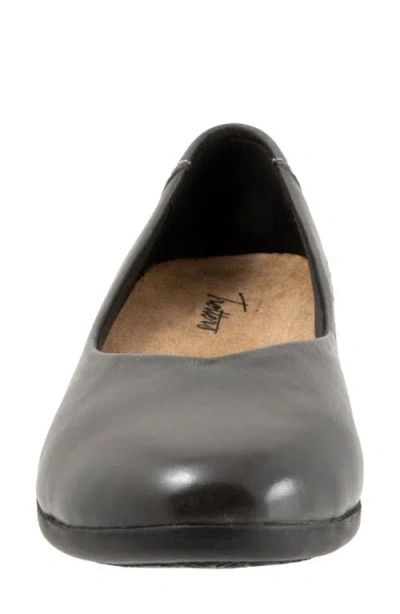 Trotters Iris Flat In Black