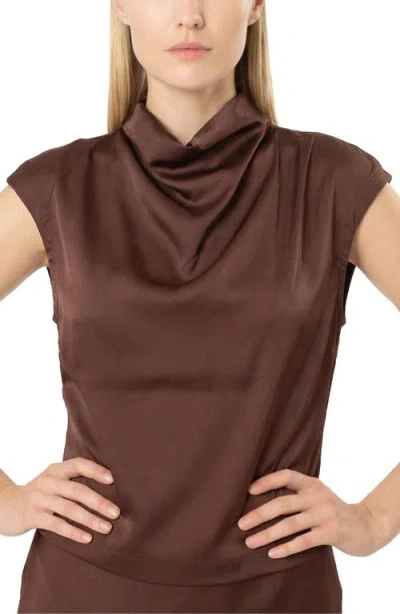 Area Stars Avery Solid Top In Brown