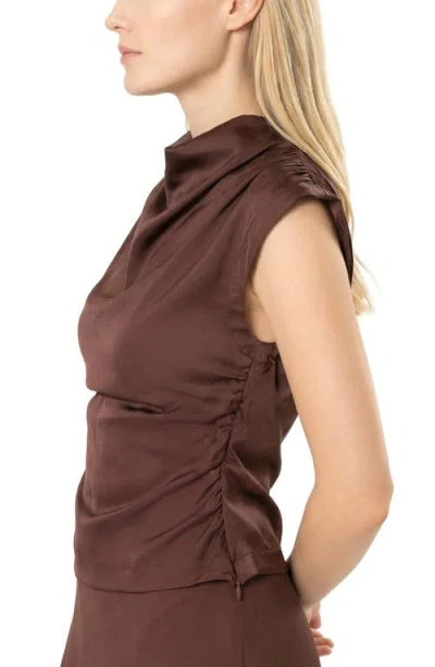 Area Stars Avery Solid Top In Brown