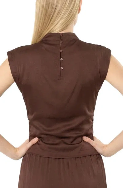 Area Stars Avery Solid Top In Brown