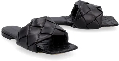Bottega Veneta Intrecciato Leather Flat Sandals Women In Black