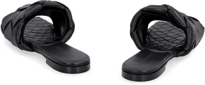 Bottega Veneta Intrecciato Leather Flat Sandals Women In Black